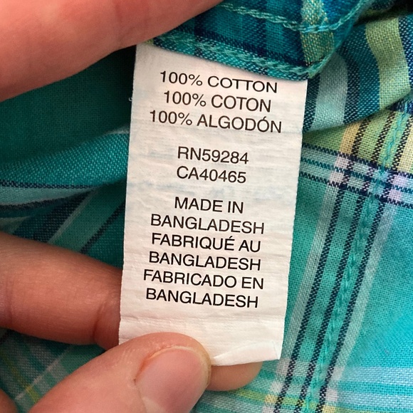 Boys size 7/8 Children’s Place teal/turquoise short sleeved button up shirt - Picture 4 of 5